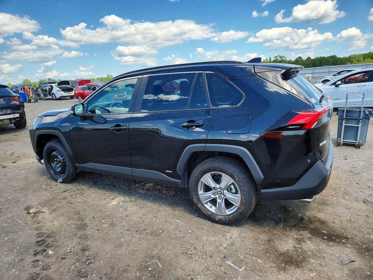 2025 TOYOTA RAV4 HYBRID XLE — снимка 2