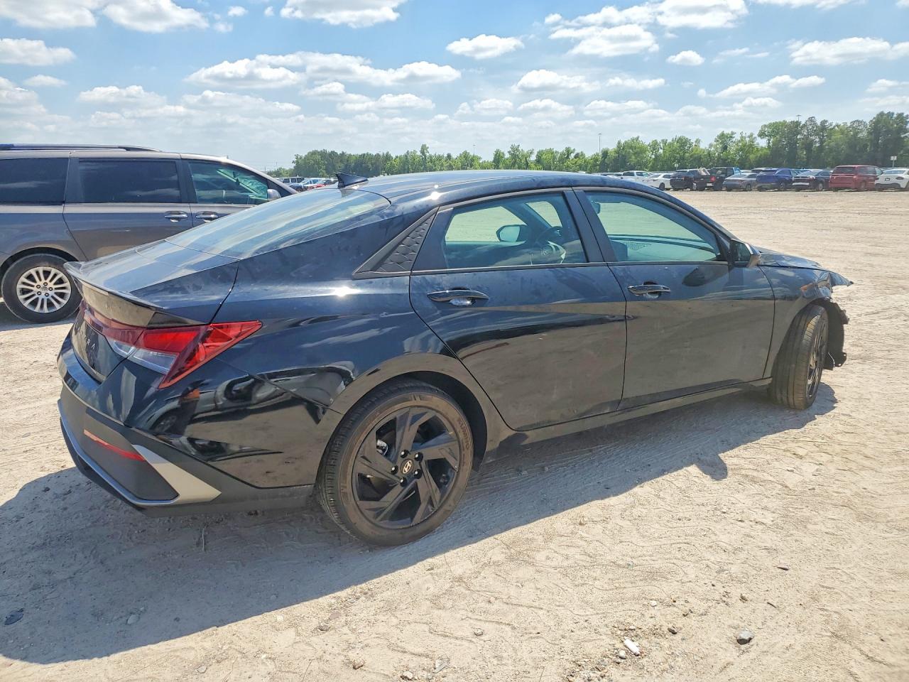 2026 HYUNDAI ELANTRA SEL SPORT — снимка 3