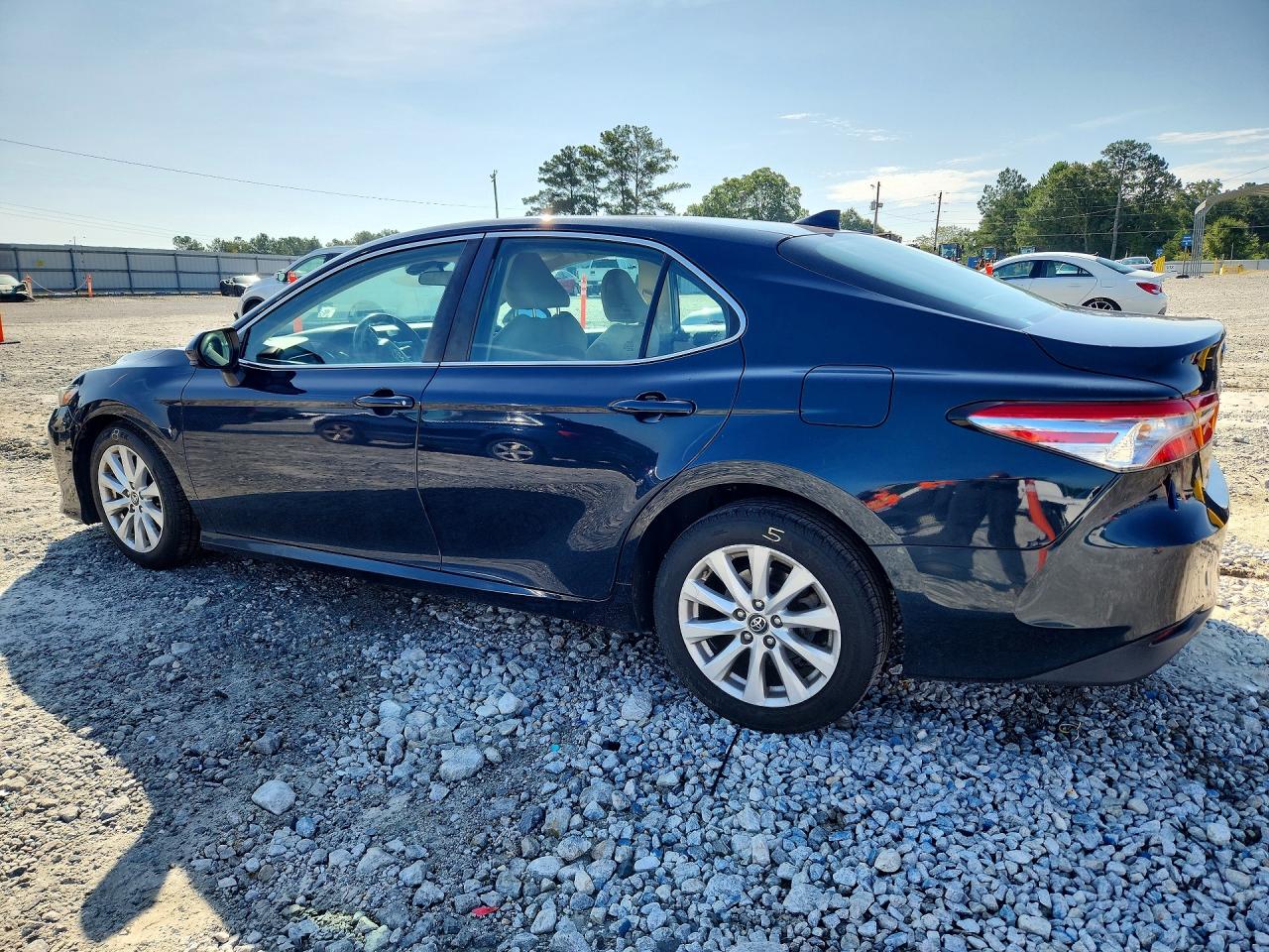 2019 TOYOTA CAMRY LE — снимка 2