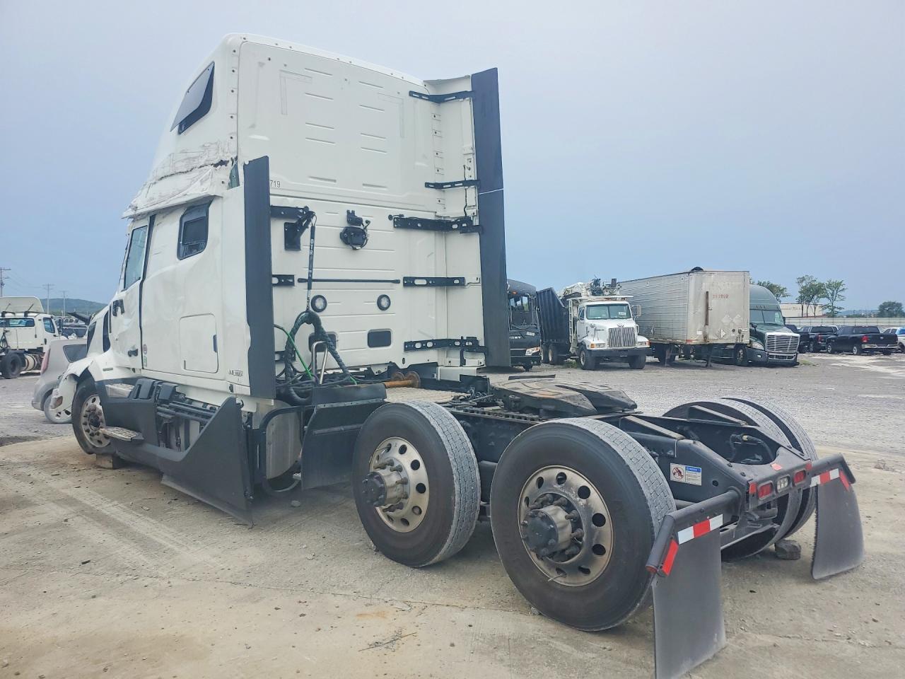 2025 VOLVO VNL (4) — снимка 2