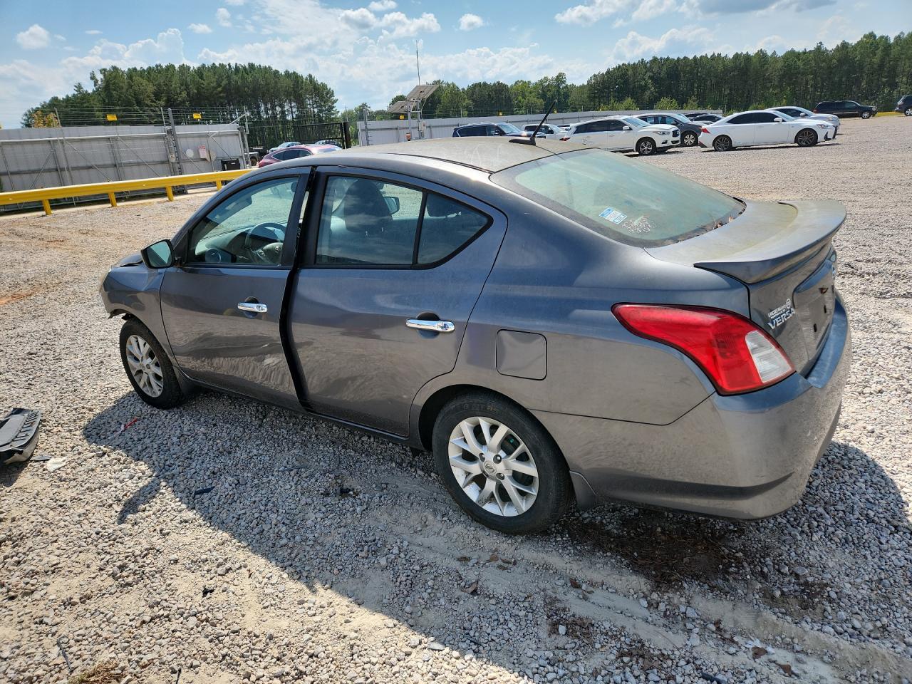 2017 NISSAN VERSA 1.6 S — снимка 2