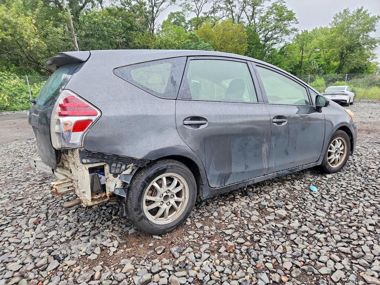 2015 TOYOTA PRIUS V TWO — снимка 3