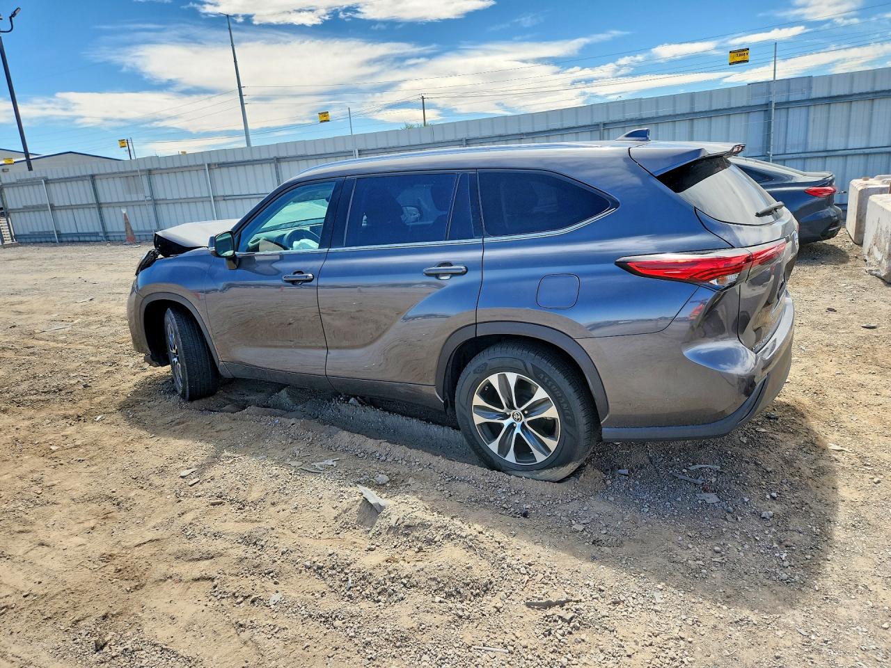2021 TOYOTA HIGHLANDER XLE — снимка 2