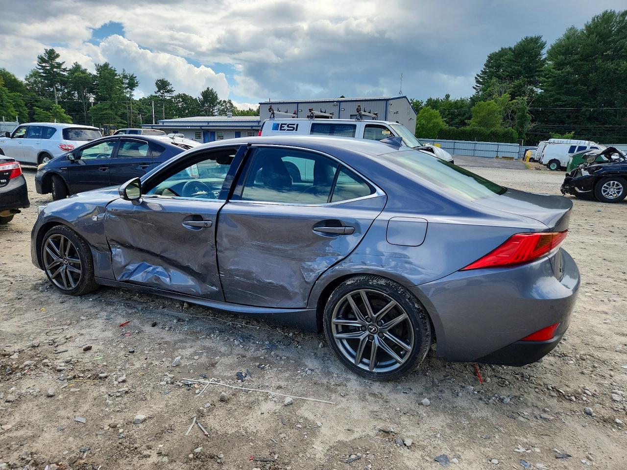 2019 LEXUS IS 300 — снимка 2