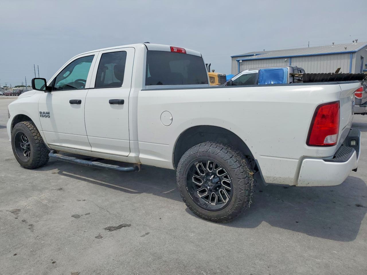 2017 RAM 1500 ST — снимка 2