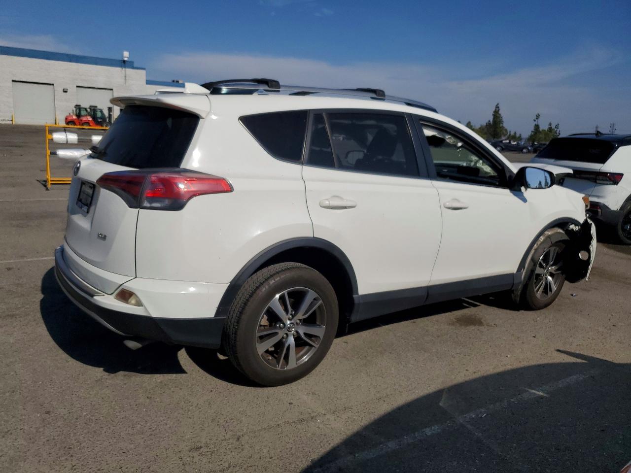 2018 TOYOTA RAV4 XLE — снимка 3