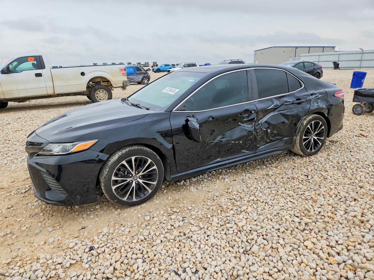 2018 TOYOTA CAMRY SE