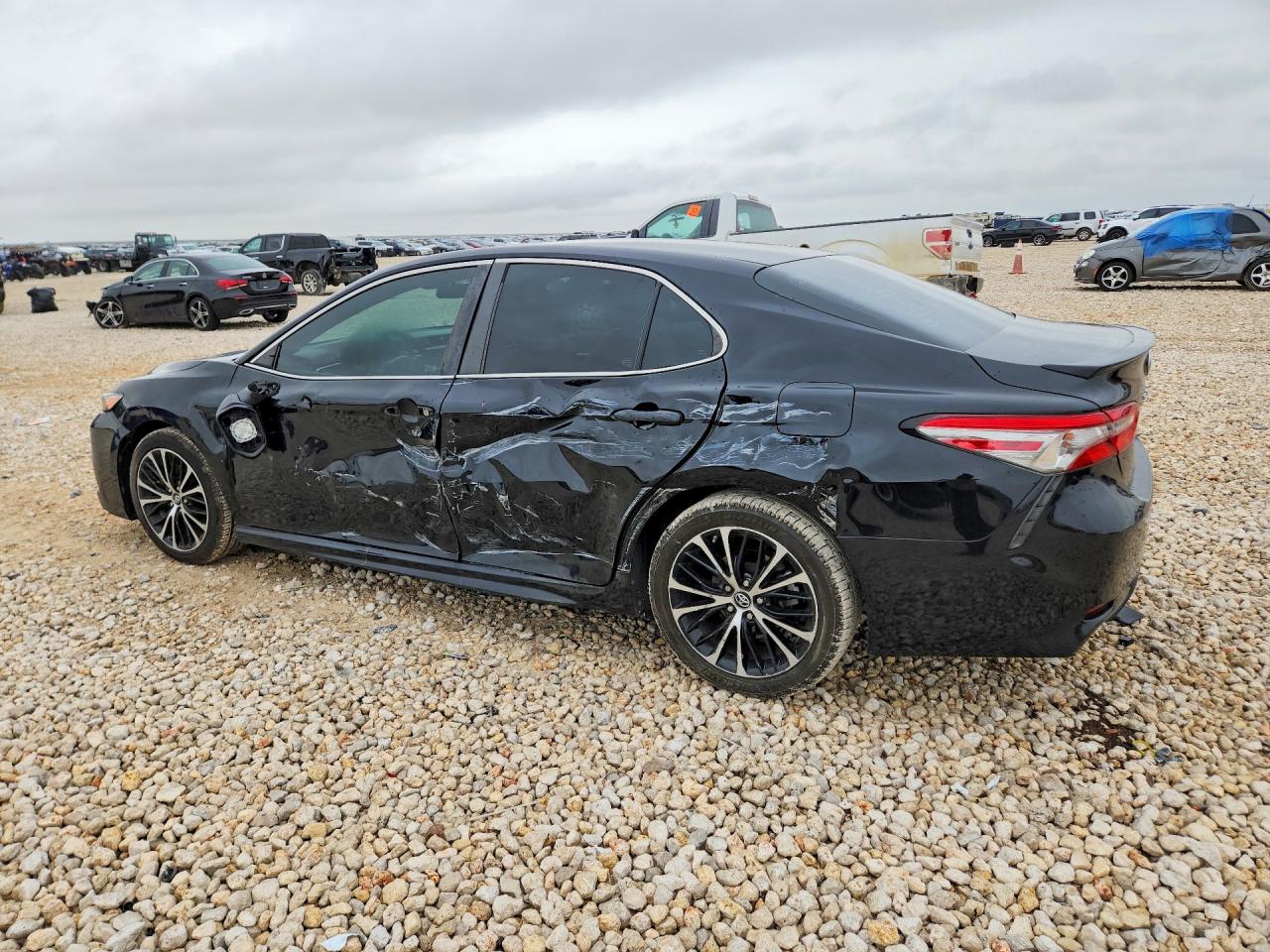 2018 TOYOTA CAMRY SE — снимка 2