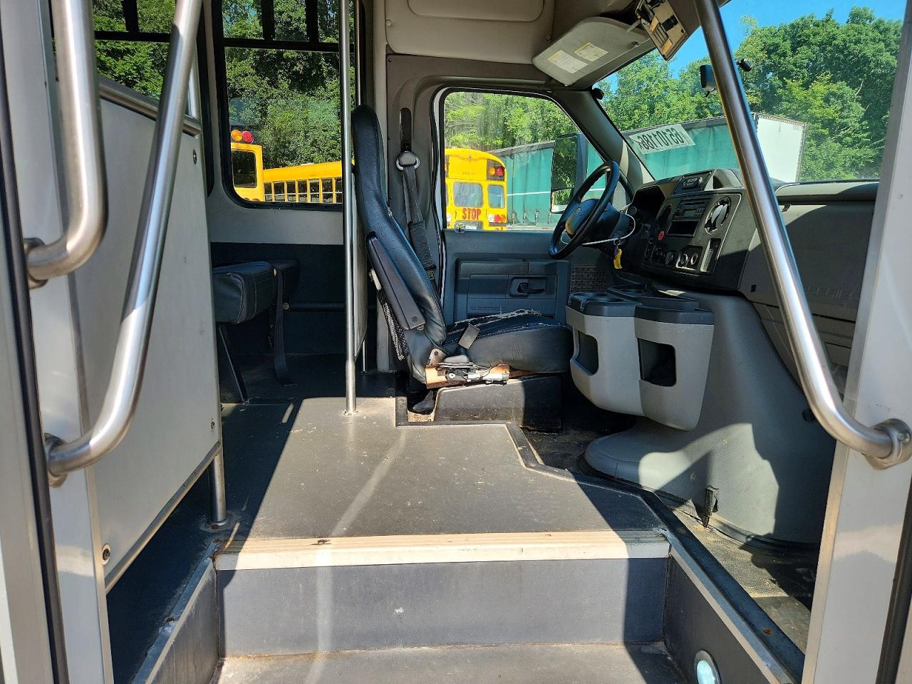 2017 FORD ECONOLINE E350 SUPER DUTY CUTAWAY VAN — снимка 5