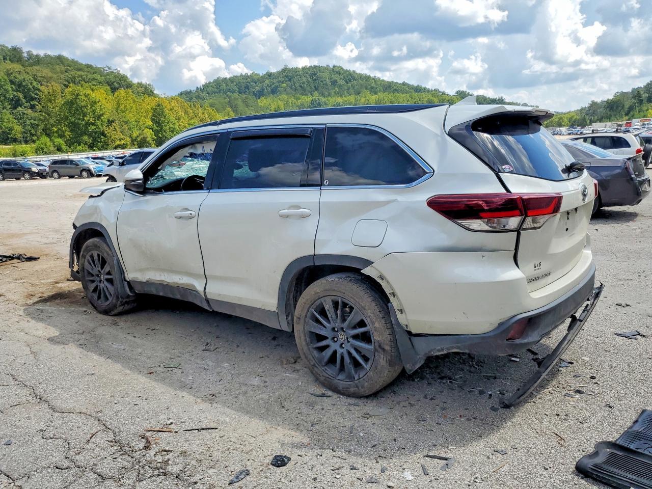 2019 TOYOTA HIGHLANDER SE — снимка 2