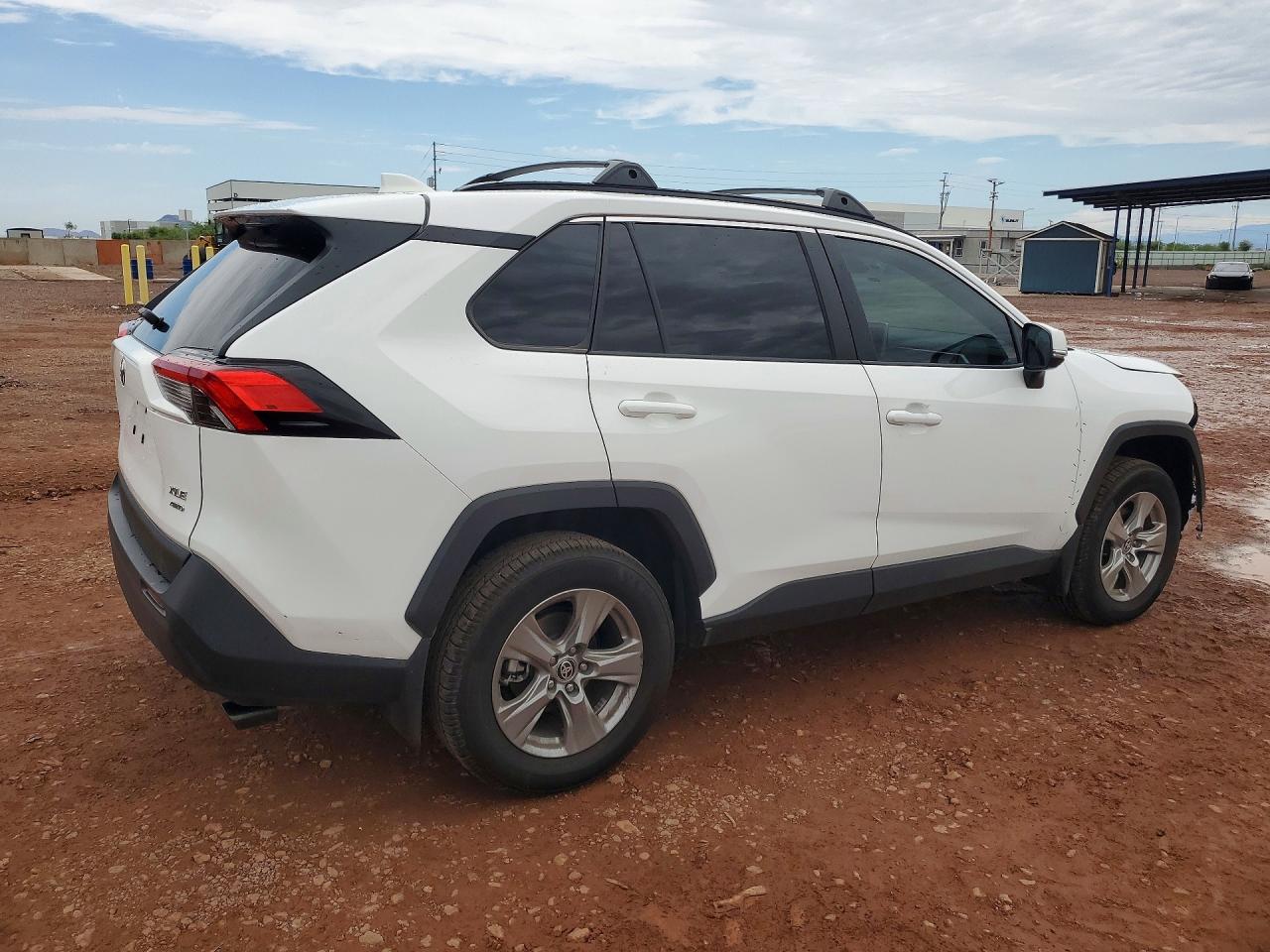 2025 TOYOTA RAV4 XLE — снимка 3