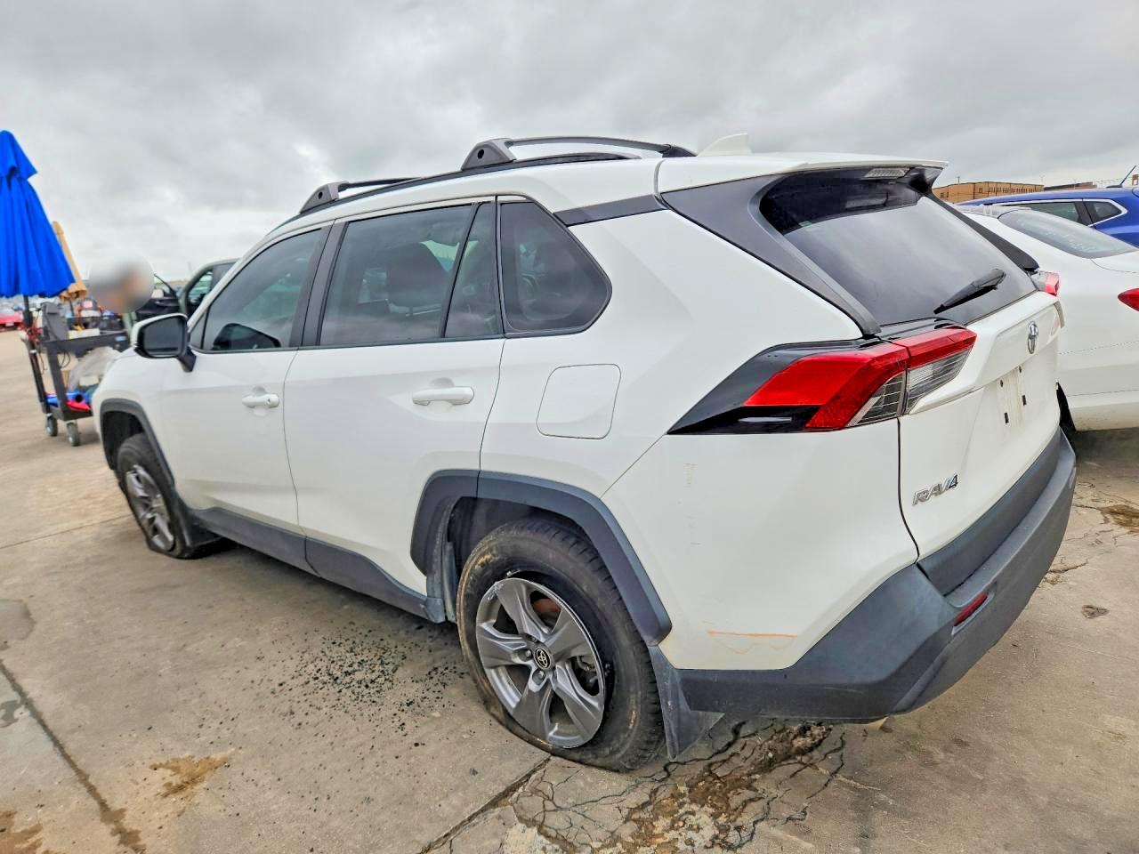 2024 TOYOTA RAV4 XLE — снимка 2