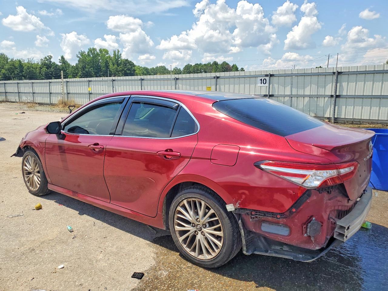 2018 TOYOTA CAMRY XLE — снимка 2