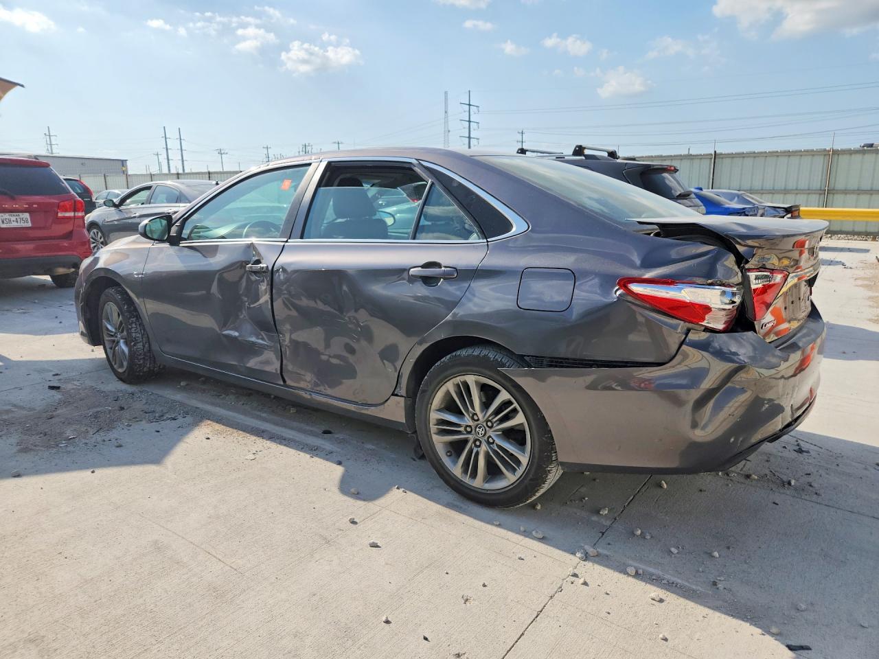 2017 TOYOTA CAMRY SE — снимка 2