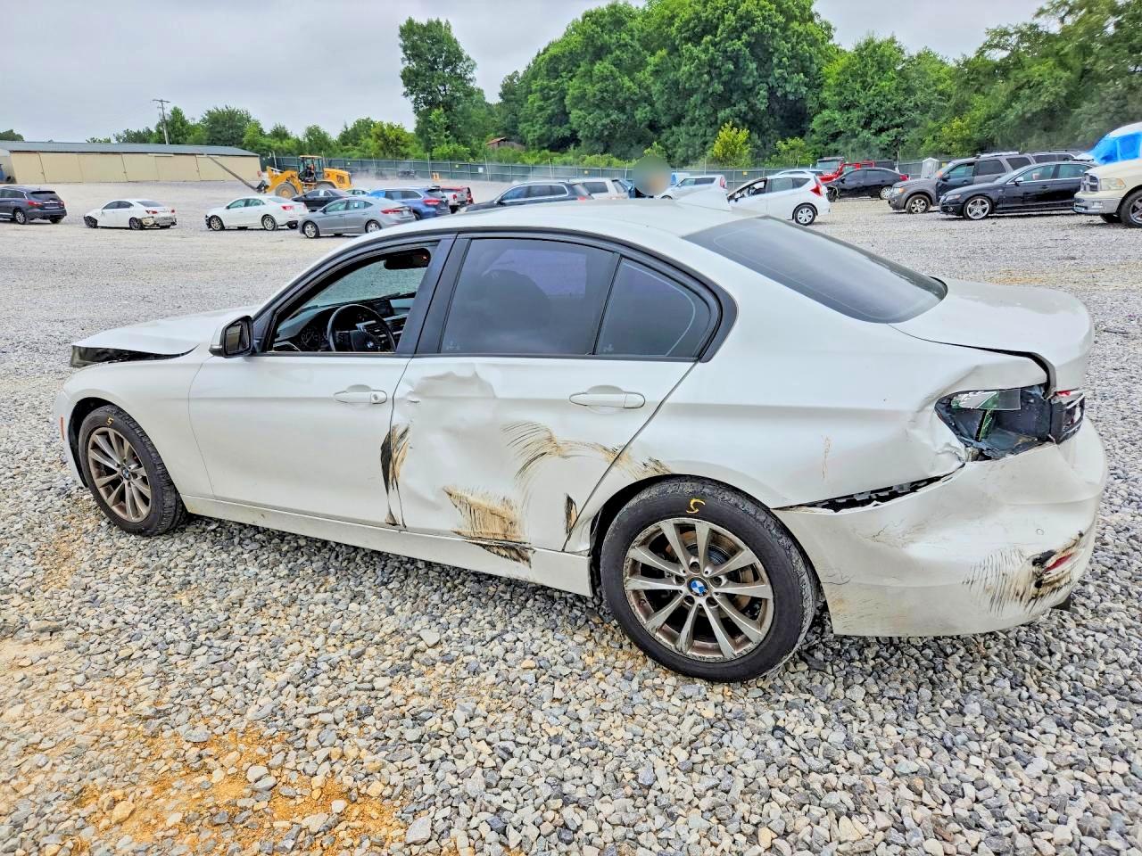 2016 BMW 320 I — снимка 2