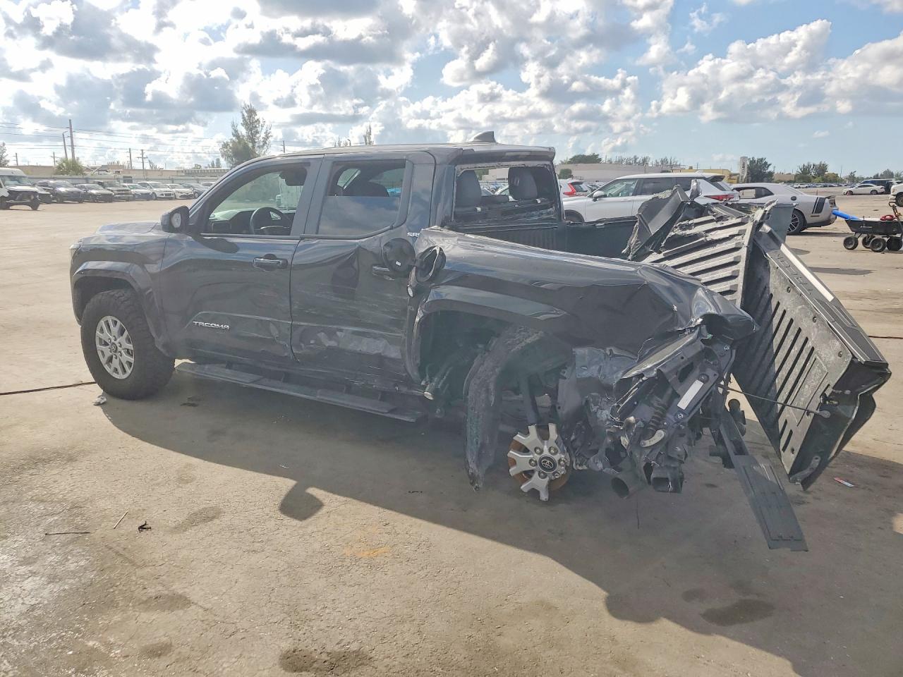 2024 TOYOTA TACOMA SR5 — снимка 2