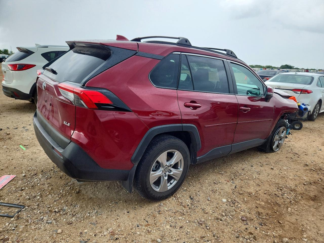 2024 TOYOTA RAV4 XLE — снимка 3