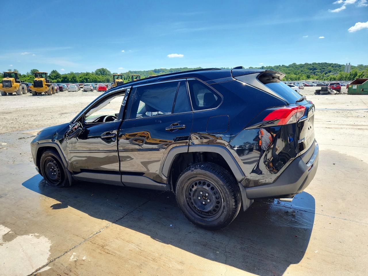 2020 TOYOTA RAV4 LE — снимка 2