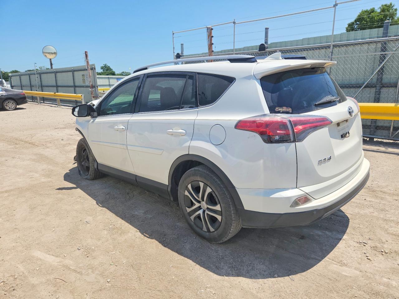 2017 TOYOTA RAV4 LE — снимка 2