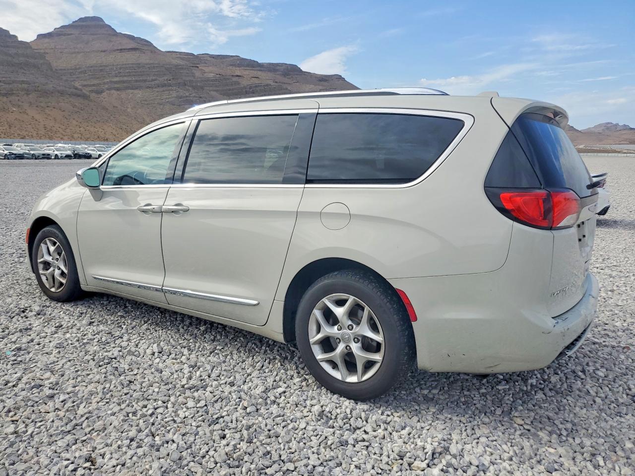 2020 CHRYSLER PACIFICA LIMITED — снимка 2