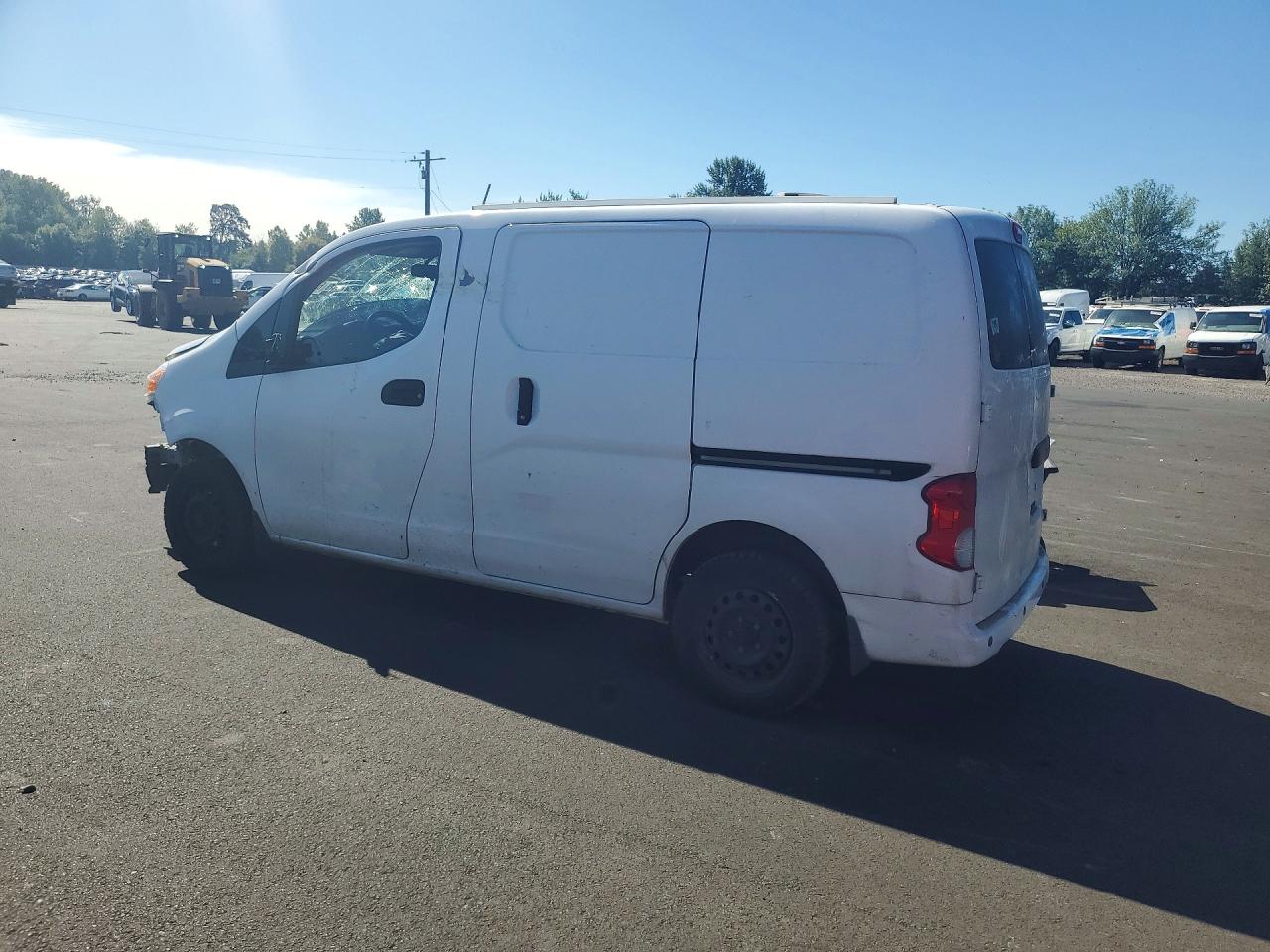 2017 NISSAN NV200 SV — снимка 2