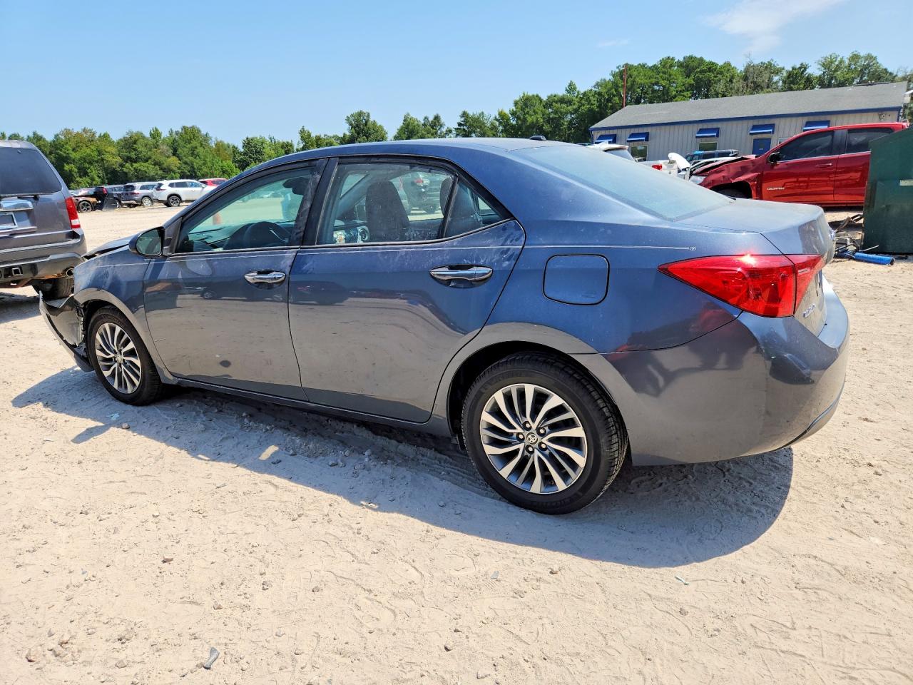 2017 TOYOTA COROLLA XLE — снимка 2