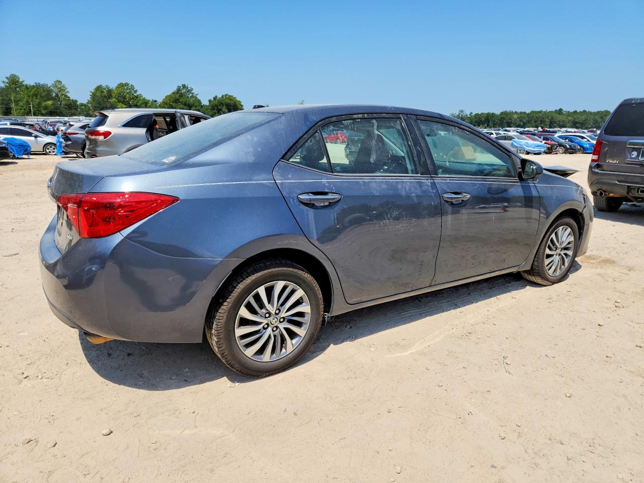 2017 TOYOTA COROLLA XLE — снимка 3