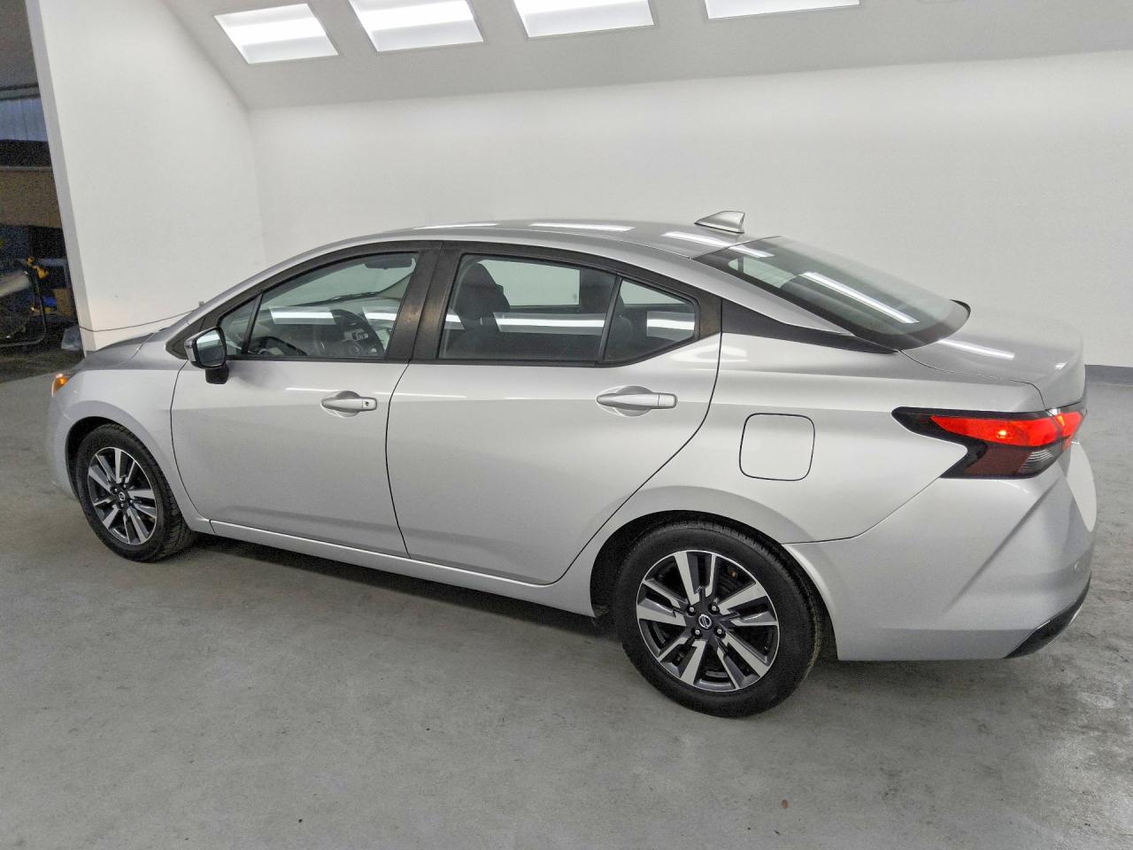2021 NISSAN VERSA SV — снимка 2