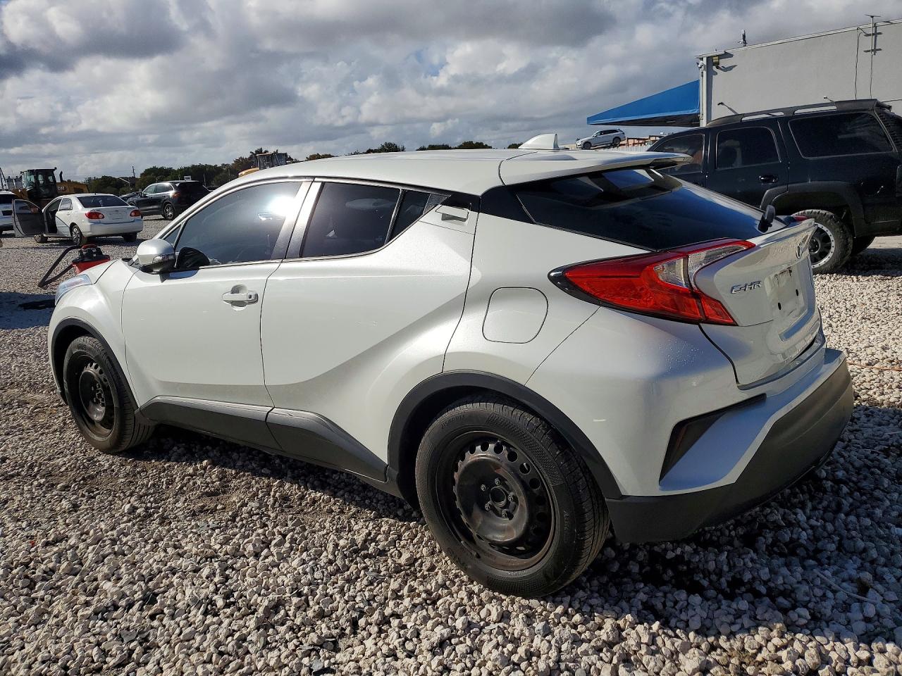 2020 TOYOTA C-HR LE — снимка 2