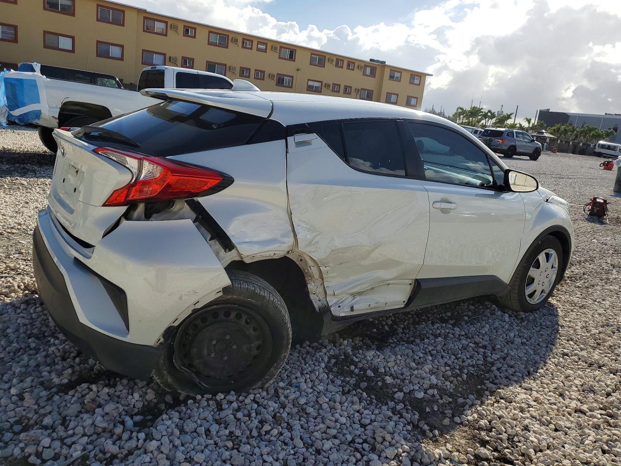 2020 TOYOTA C-HR LE — снимка 3