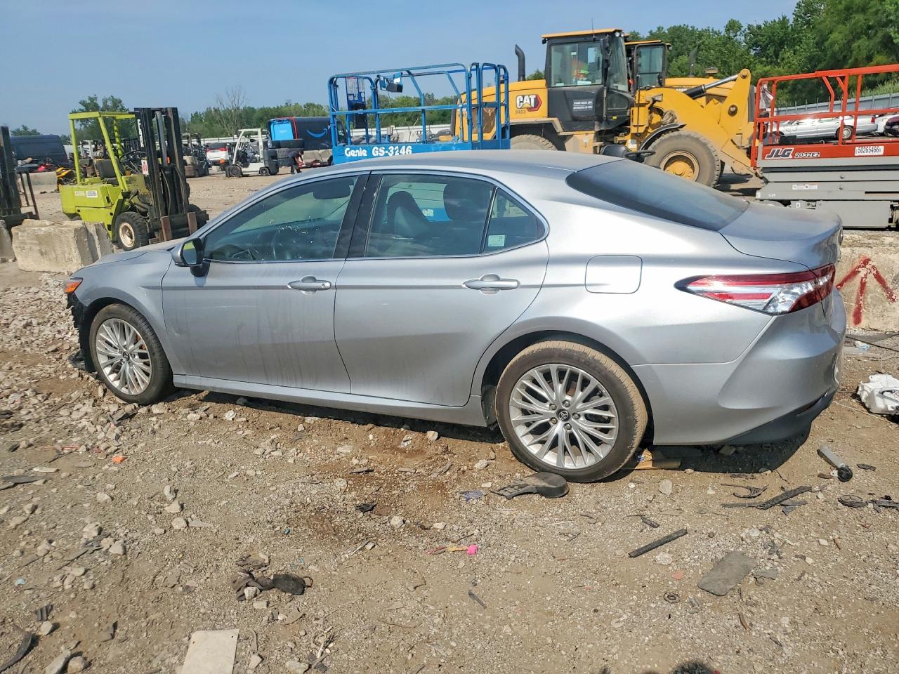 2018 TOYOTA CAMRY XLE — снимка 2