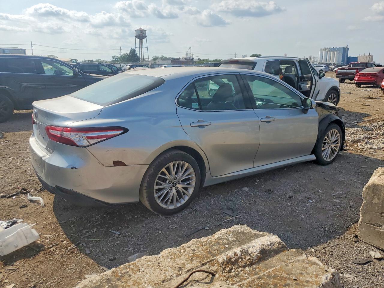 2018 TOYOTA CAMRY XLE — снимка 3