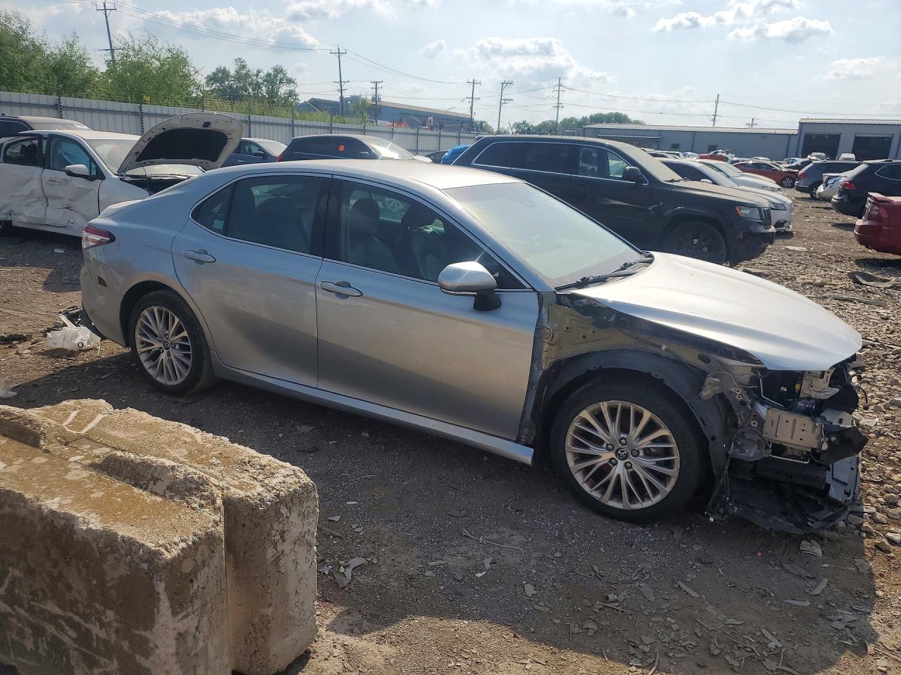2018 TOYOTA CAMRY XLE — снимка 4