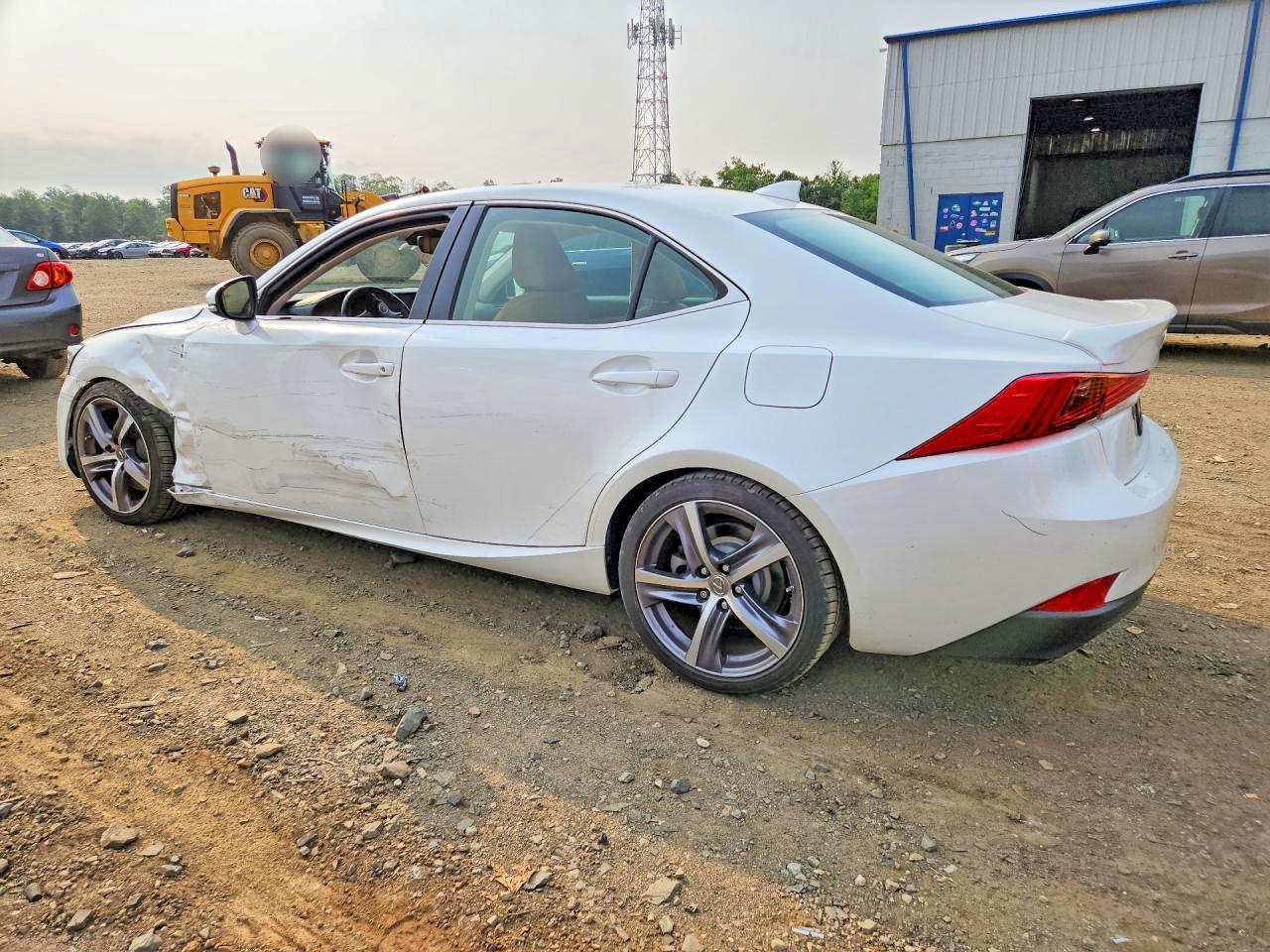 2018 LEXUS IS 300 — снимка 2