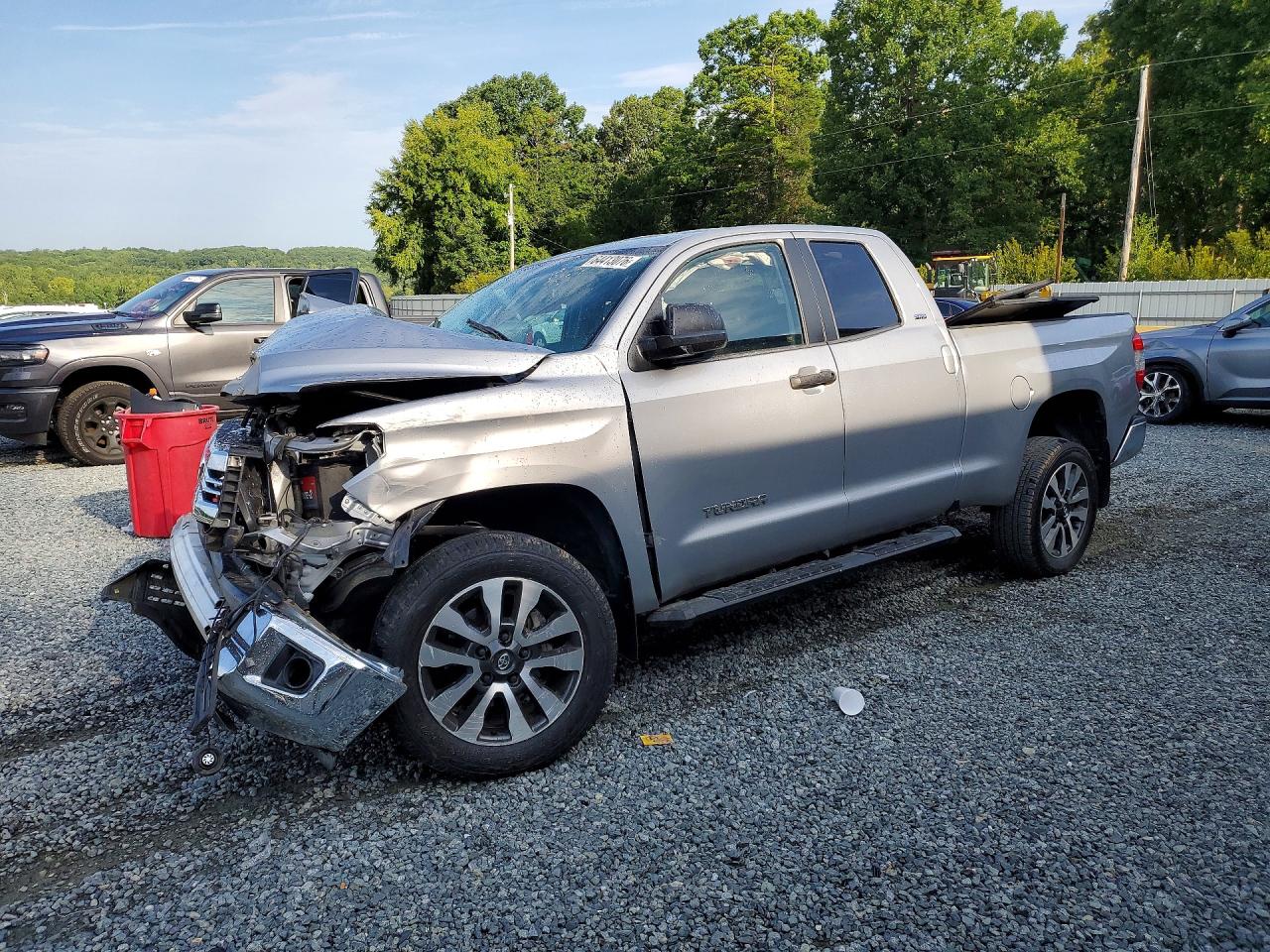 2017 TOYOTA TUNDRA SR5