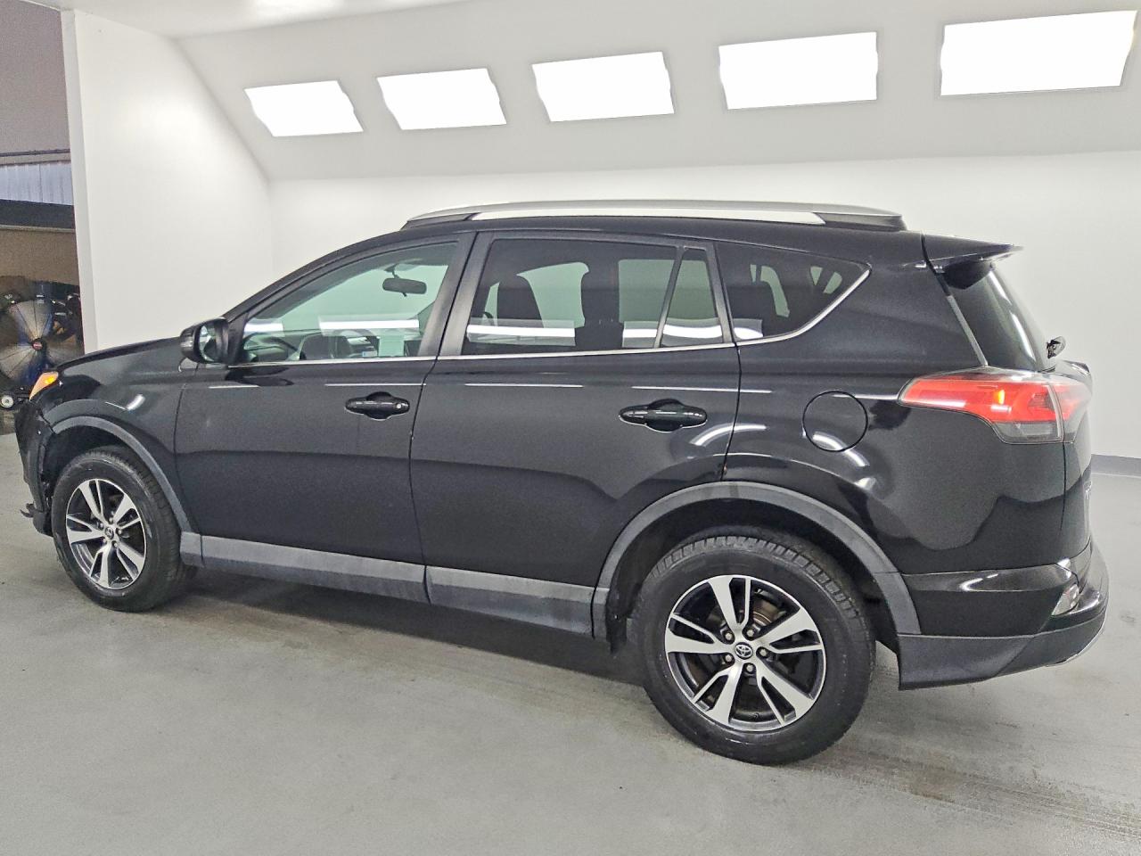 2016 TOYOTA RAV4 XLE — снимка 2