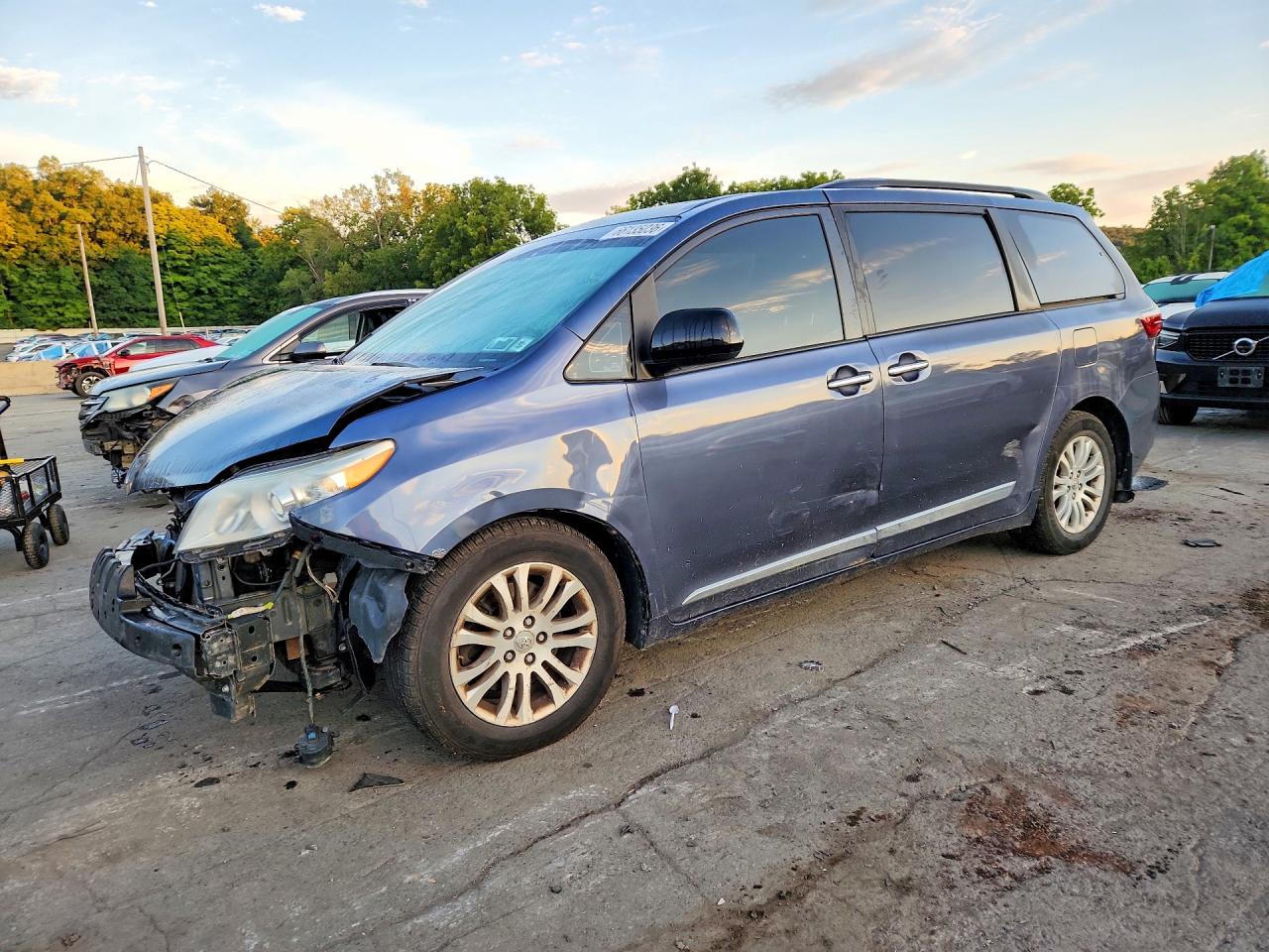 2017 TOYOTA SIENNA XLE 8-PASSENGER