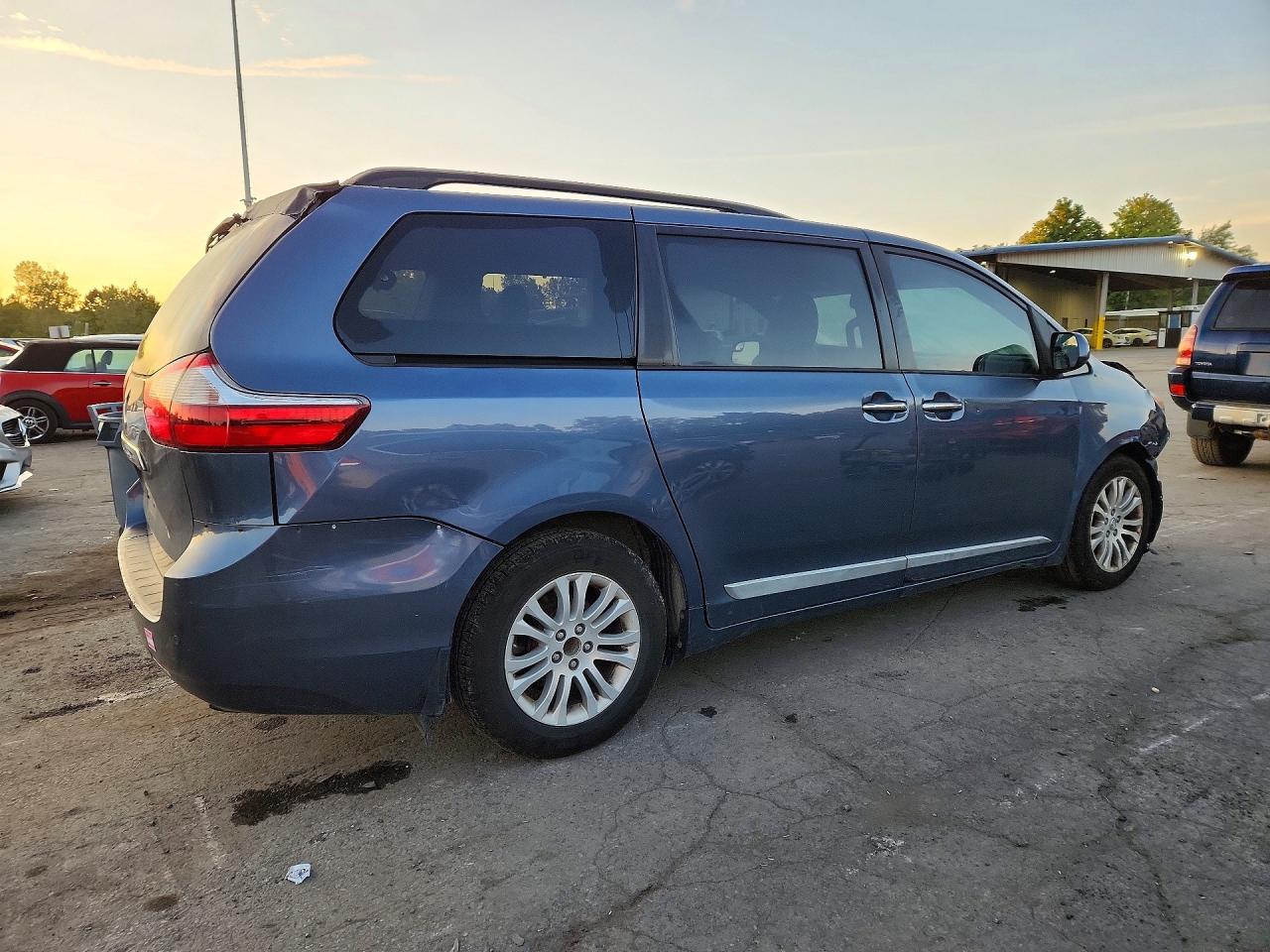 2017 TOYOTA SIENNA XLE 8-PASSENGER — снимка 3
