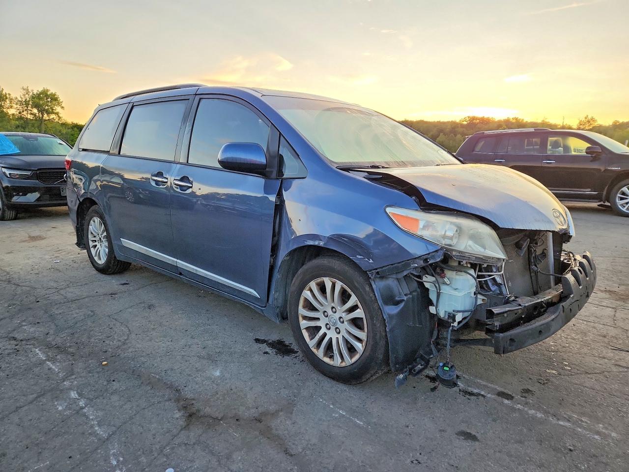 2017 TOYOTA SIENNA XLE 8-PASSENGER — снимка 4