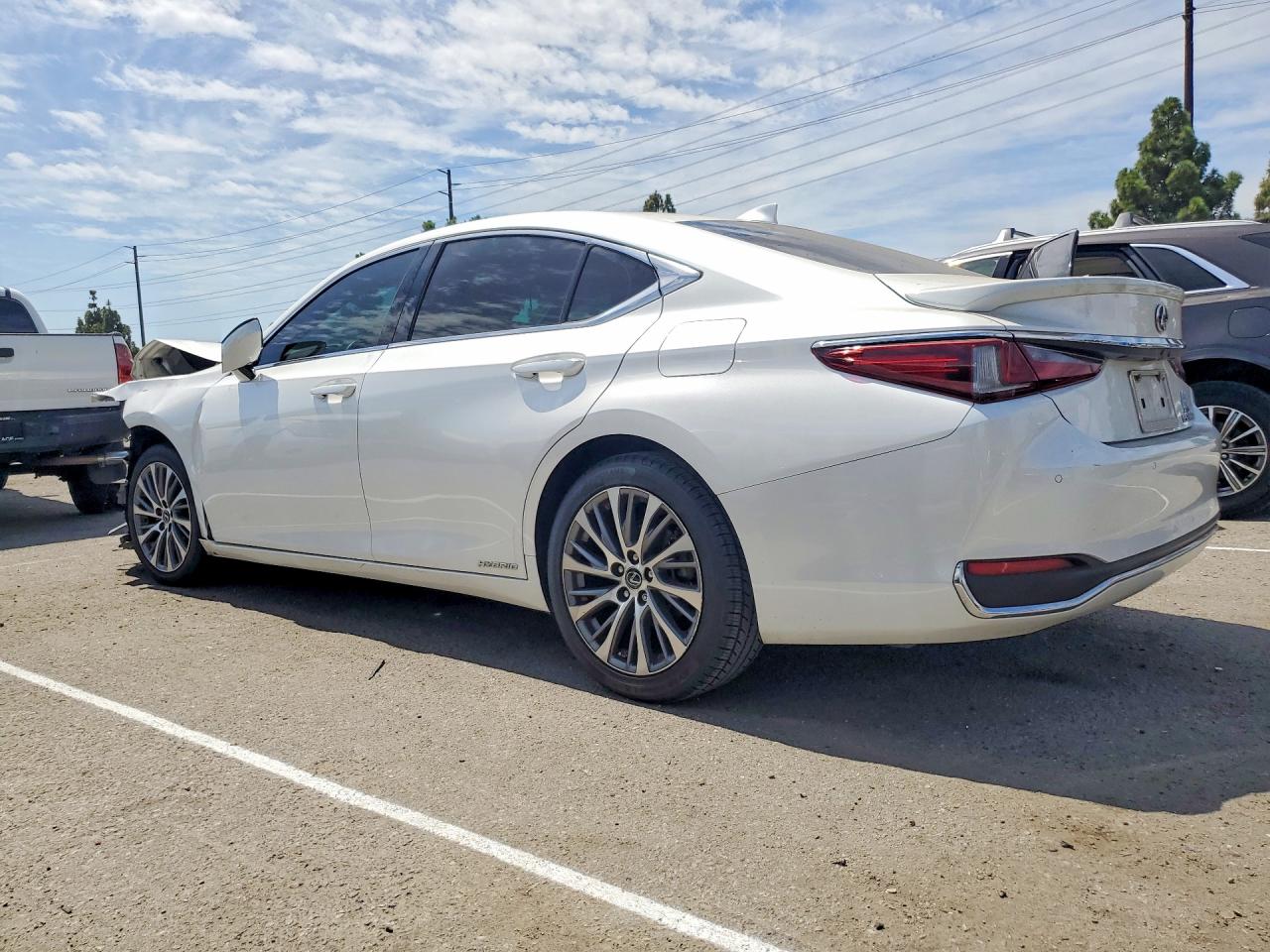 2019 LEXUS ES 300H — снимка 2