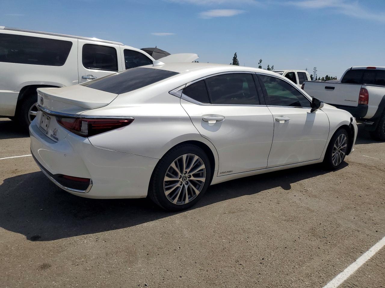 2019 LEXUS ES 300H — снимка 3