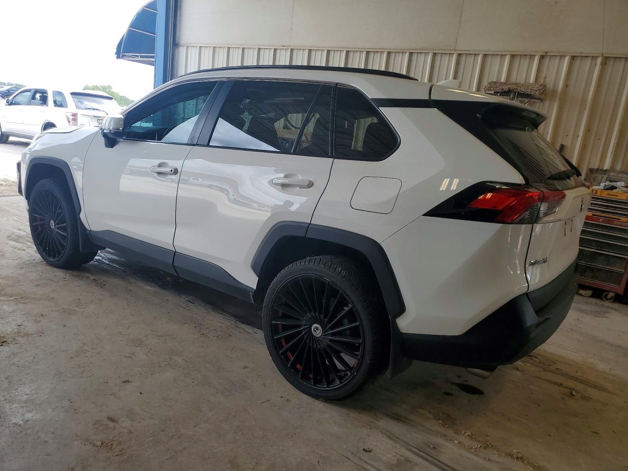 2024 TOYOTA RAV4 XLE — снимка 2