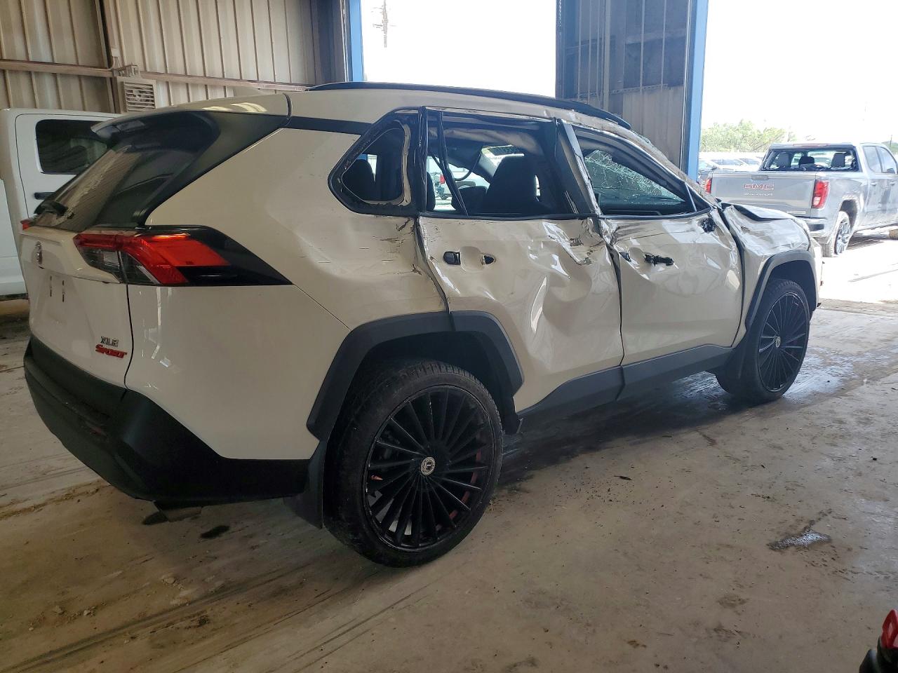 2024 TOYOTA RAV4 XLE — снимка 3