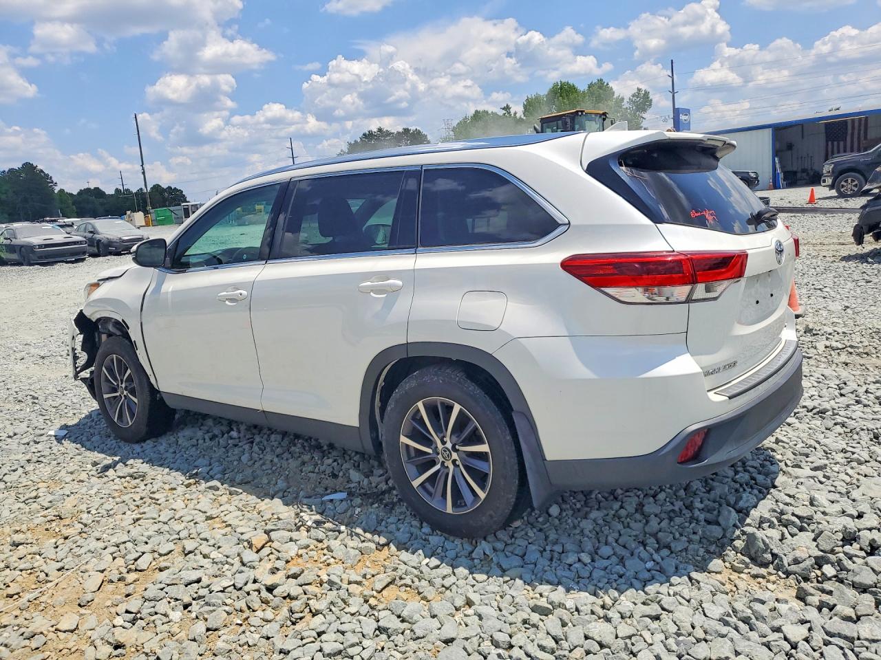 2019 TOYOTA HIGHLANDER XLE — снимка 2