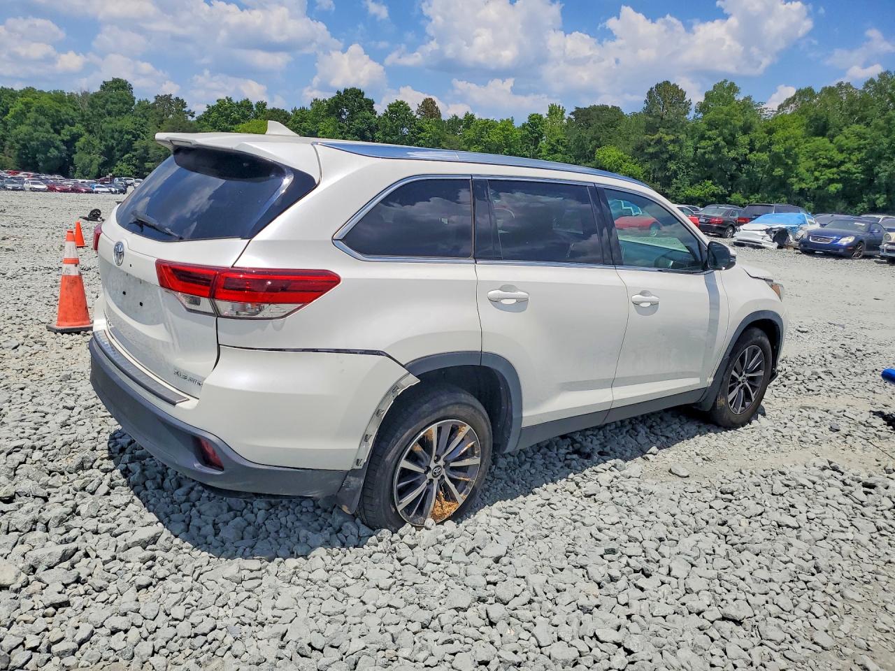 2019 TOYOTA HIGHLANDER XLE — снимка 3