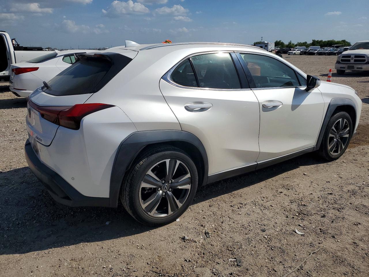 2020 LEXUS UX 200 — снимка 3