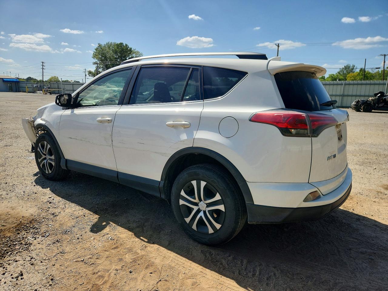 2017 TOYOTA RAV4 LE — снимка 2