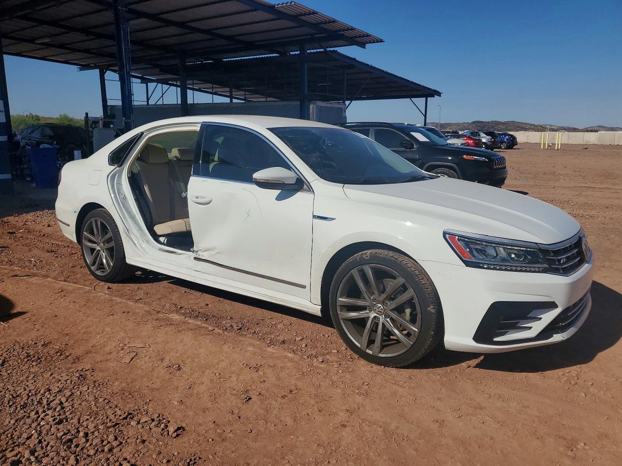 2017 VOLKSWAGEN PASSAT R-LINE — снимка 4