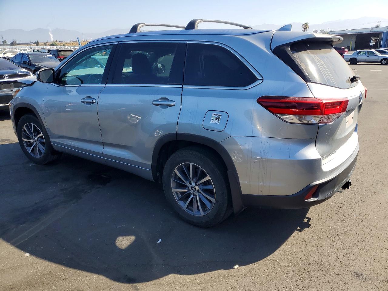 2018 TOYOTA HIGHLANDER XLE — снимка 2