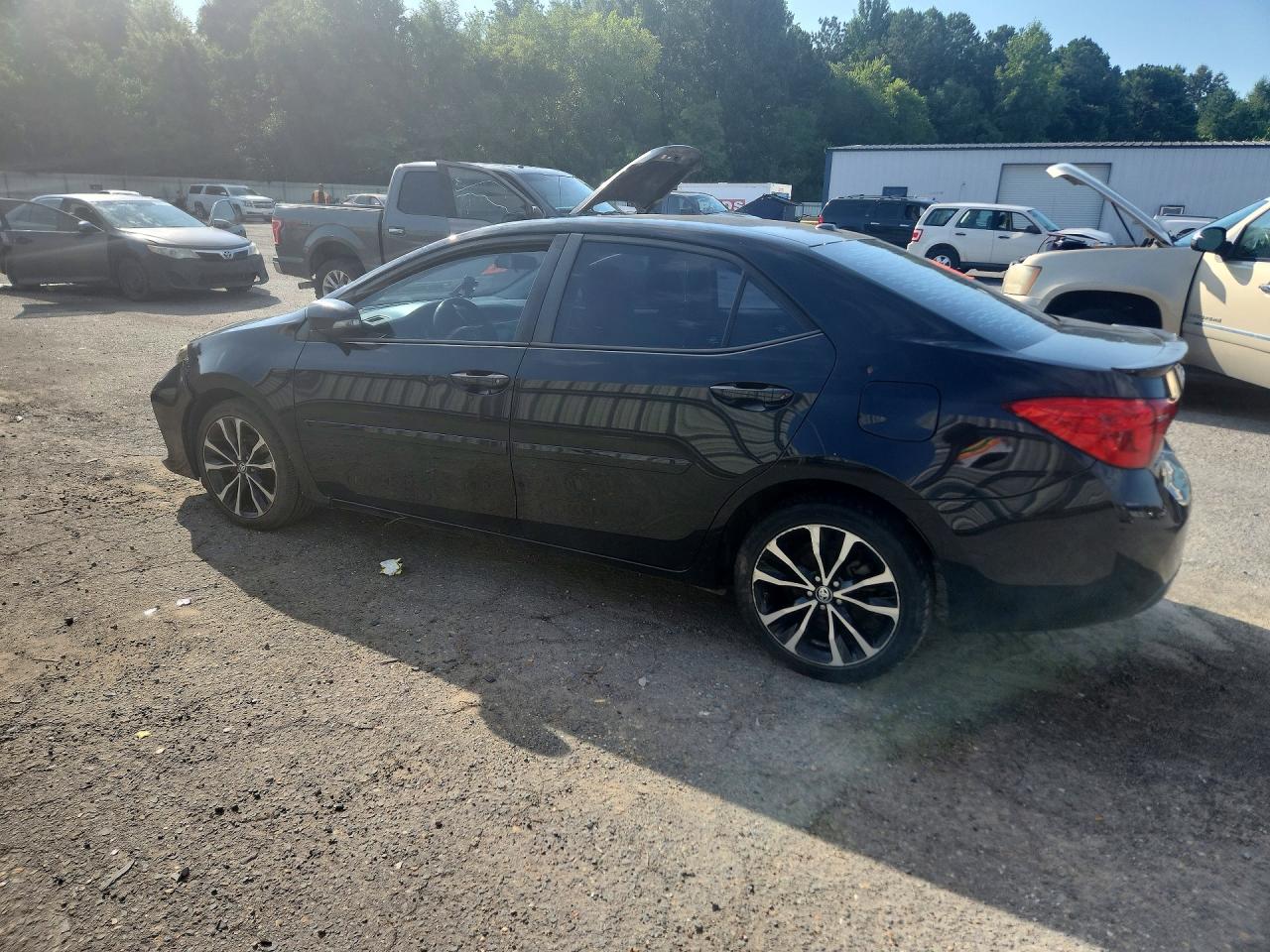 2017 TOYOTA COROLLA XSE — снимка 2